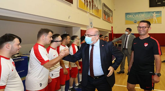 Kayseri Üniversitesi'nden Down Sendromlular Futsal Milli Takımına Destek