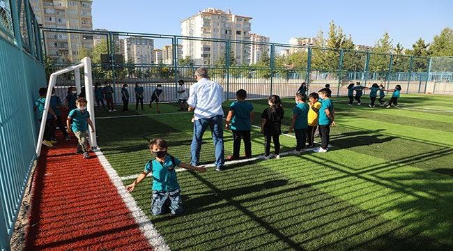 Talas Belediyesi şimdi de spor alanlarını yeniledi