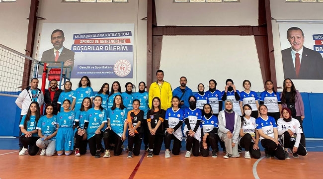 Develi'de 29 Ekim Liseler Arası Voleybol Turnuvası Tamamlandı