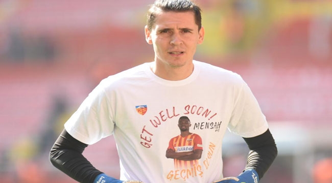Kayserisporlu futbolcular'dan 'Geçmiş Olsun Mensah' tişörtü