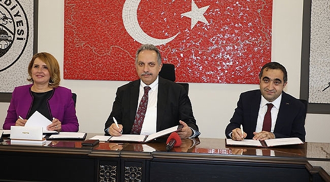 Talas Belediye Başkanı 4 okul için hazırlanan protokolü imzaladı