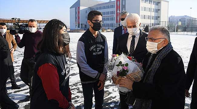 Başkan Büyükkılıç, Kariyer Günleri'ne Osman Ulubaş Fen Lisesi İle Devam Etti