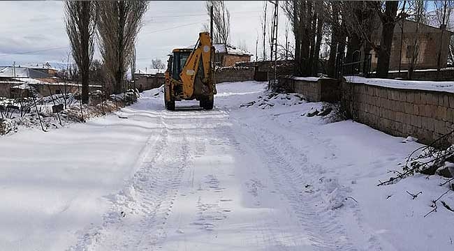 Bünyan Belediyesi, buzlanma ve mağduriyetlere karşı yol tuzlama çalışmalası yaptı
