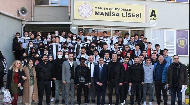 Manisa FK Futbolcuları Manisa Lisesi Ögrencileriyle Buluştu