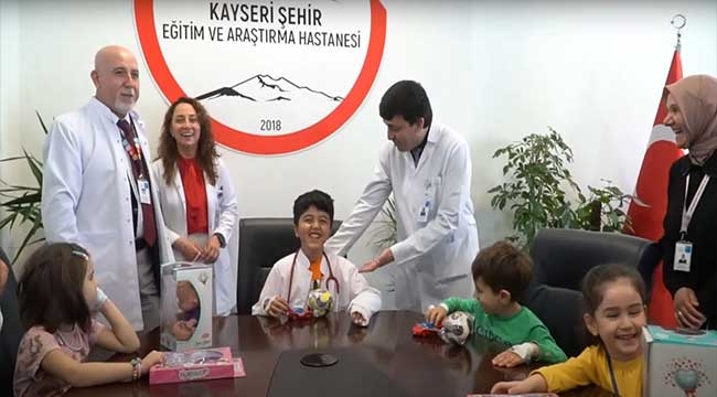 Kayseri Şehir Hastanesi 23 Nisan'da Minik Kalplerin İdaresinde
