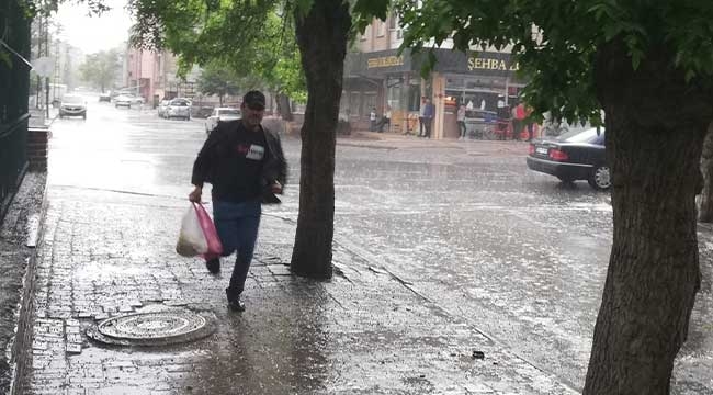 Kayseri'de yağmur, hazırlıksız yakaladı