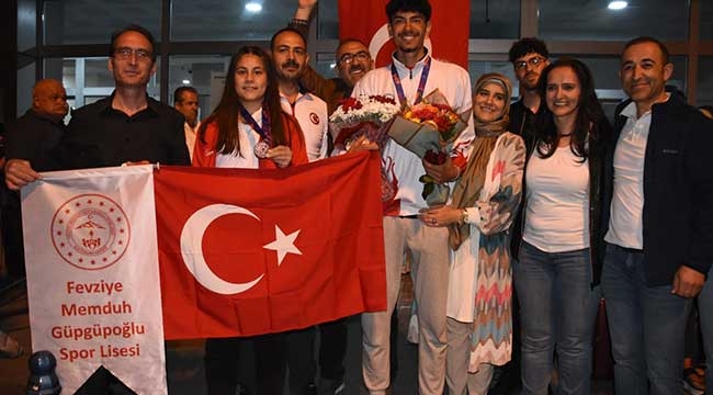Liseler Gençlik Olimpiyat Oyunlarında madalya kazanan sporcular Kayseri'ye döndü 
