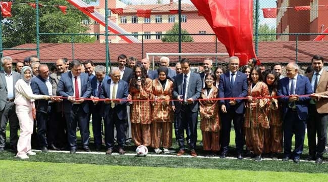 Mustafa Koyuncu Fen Lisesi'ne Yaptırılan Halı Saha Törenle Açıldı
