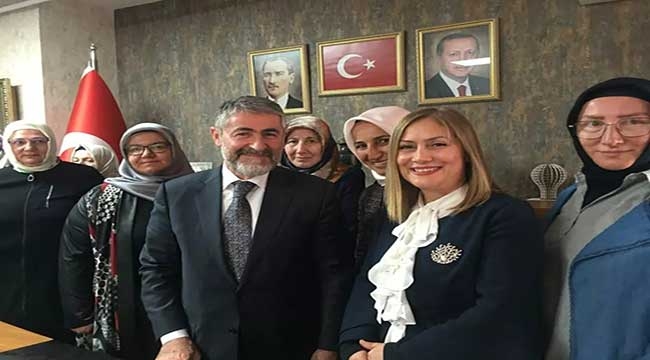 Bakan Nureddin Nebati, İl Kadın Kolları Başkanlığını Ziyaret Etti