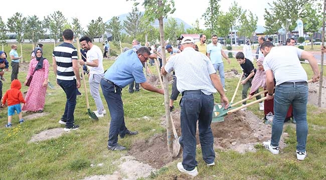 Türkiye'nin En Kapsamlı Engelsiz Yaşam Merkezinde 200 Adet Ağaç Dikildi