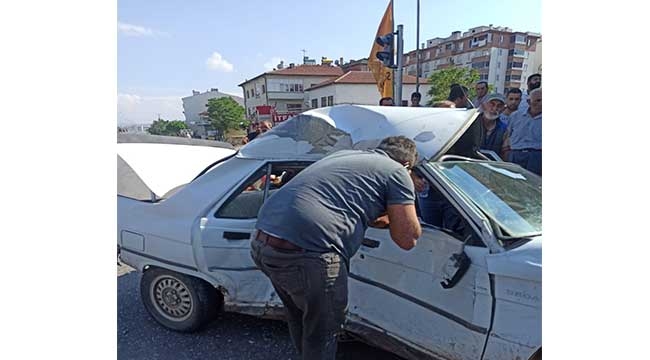 Yesilhisar'da yolcu otobüsü ile otomobil çarpıştı: 1'i bebek 3 yaralı 