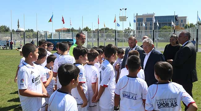 Başkan Büyükkılıç Spor A.Ş Yaz Spor Okulları'nda Miniklerle Buluştu