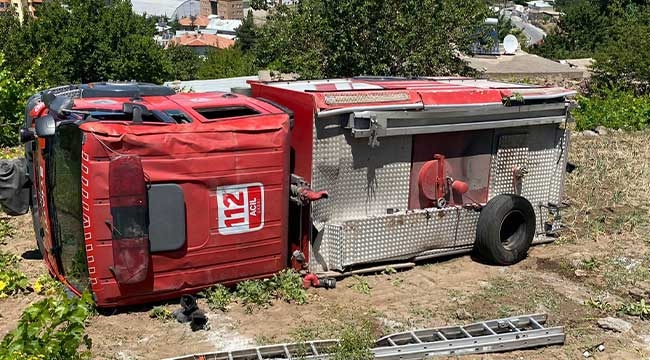 Kayseri'de yangına müdahale eden itfaiye aracı devrildi