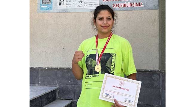 Genç sporcu Hikmet Gül Türkmen, 75 kiloda şampiyon oldu 