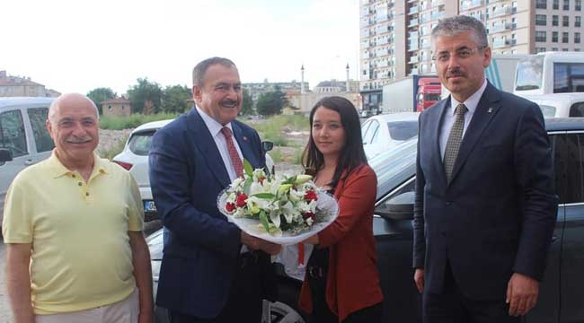 Eroğlu, AK Parti Kayseri Teşkilatını Ziyaret Etti