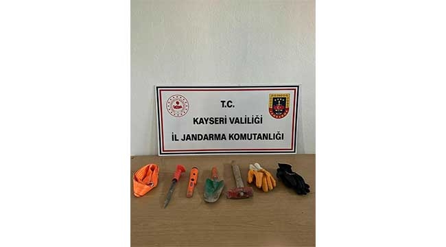 Kayseri'de kçak kazı yapan 2 kişi suç üstü yakalandı