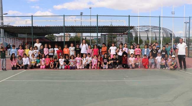 Öğrencilerden Tenis Kurslarına Yoğun İlgi