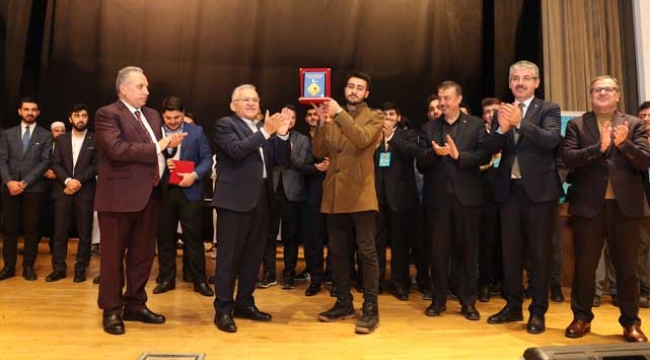 Başkan Büyükkılıç, Kuran-I Kerim'i Güzel Okuma Yarışması'nda Gençlerle Buluştu
