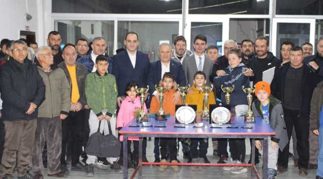 Akkışla'da Düzenlenen Dostluk Turnuvası'nın Kupa Töreni yapıldı