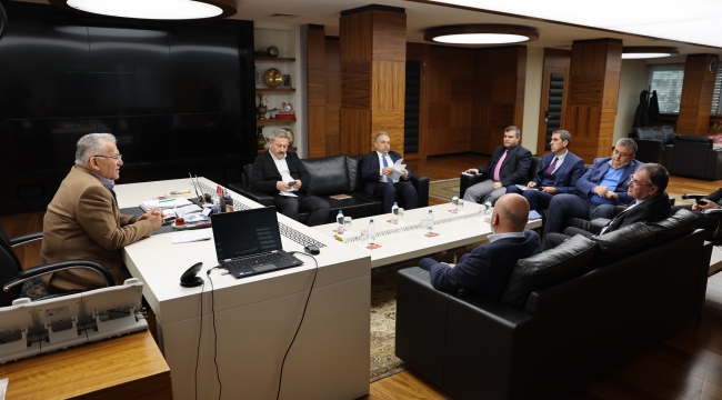 Başkan Büyükkılıç'tan İlçe Belediye Başkanlarıyla "Deprem" Toplantısı