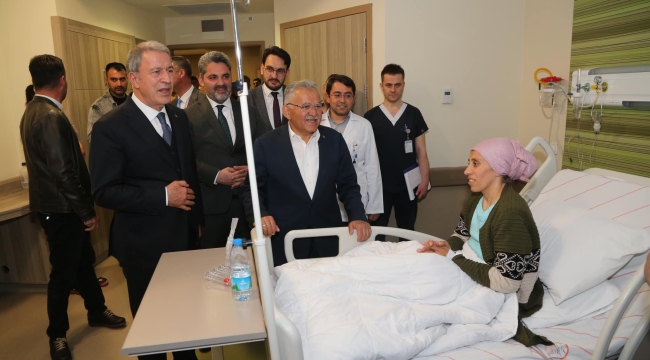 Bakan Akar İle Başkan Büyükkılıç'tan Hastanede Bayram Ziyareti