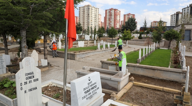 Talas Mezarlıklarına Bayram Temizliği