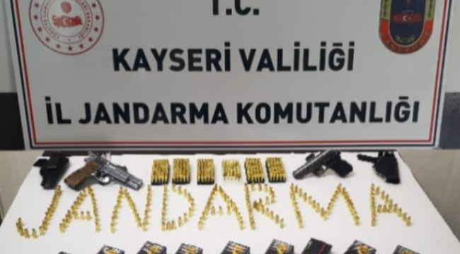 Kayseri'de ruhsatsız silahların bulunduğu adrese operasyon