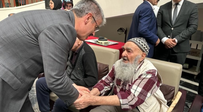 AK Parti Milletvekili Şaban Çopuroğlu, huzurevini ziyaret etti 