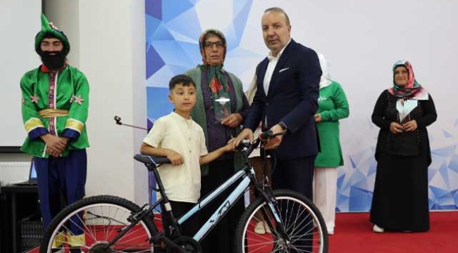 Başkan Uzunluoğlu, Başarılı Öğrencileri Bisikletle Ödüllendirdi