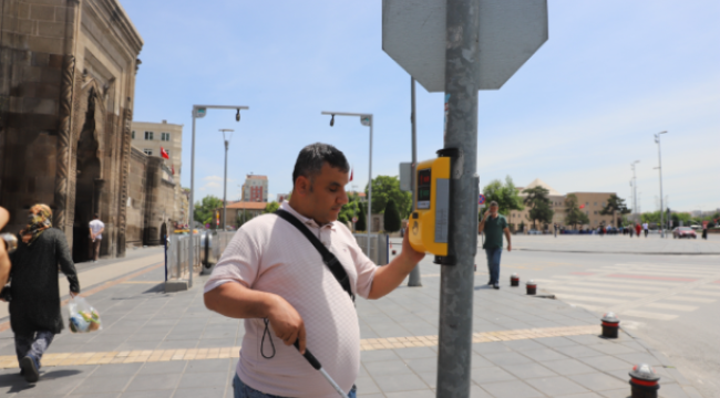Büyükşehir'den Engelli Vatandaşların Güvenliği İçin 'Erişilebilir Yaya Butonları' Hizmeti