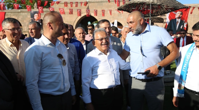 Bakan Özhaseki, Vali Çiçek ve Başkan Büyükkılıç, İncesu Üzüm Festivali'ne Katıldı