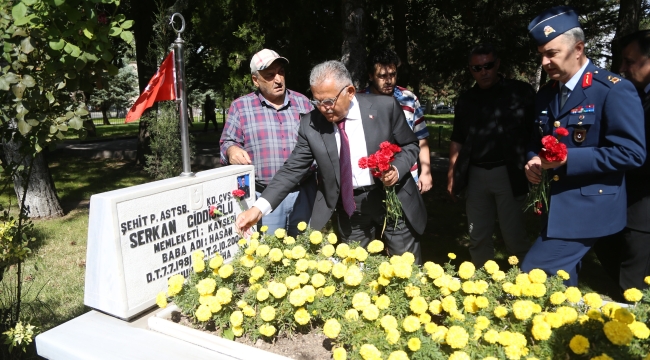 Kayseri Valisi Gökmen Çiçek ile birlikte 19 Eylül Gaziler Günü'nün 102'nci Yılı programına katıldı.