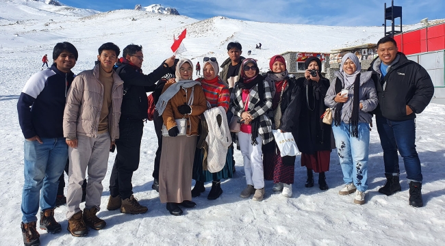 Endonezyalı Turistler Erciyes'e Hayran Kaldı