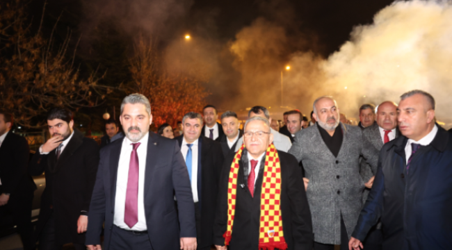 Başkan Büyükkılıç'a Ankara Dönüşü Dualarla Karşılama