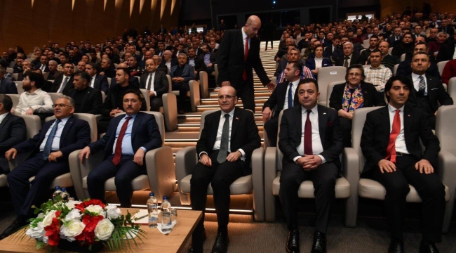 Bakanı Mehmet Şimşek Kayseri'den geçti