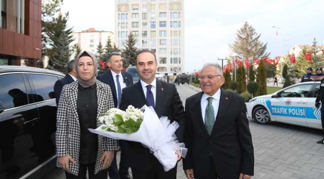 Bakan Kacır'dan Başkan Büyükkılıç'a Ziyaret