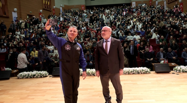 Türkiye'nin İlk Astronotu Gezeravcı KAYÜ'de
