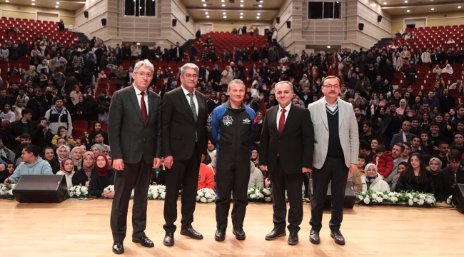 Türkiye'nin ilk astronotu uzayda yaşadıklarını anlattı
