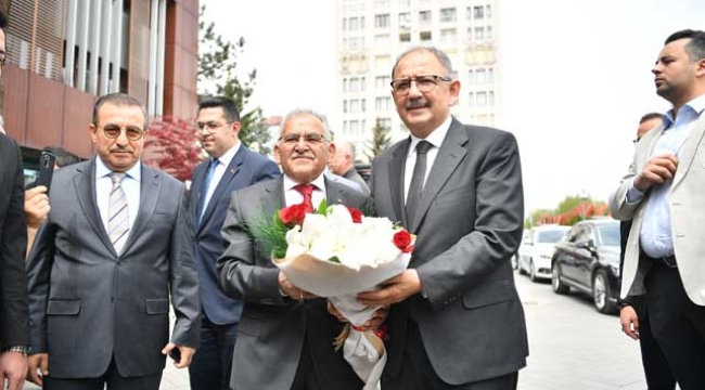 Bakan Özhaseki'den Başkan Büyükkılıç'a "Hayırlı Olsun" Ziyareti