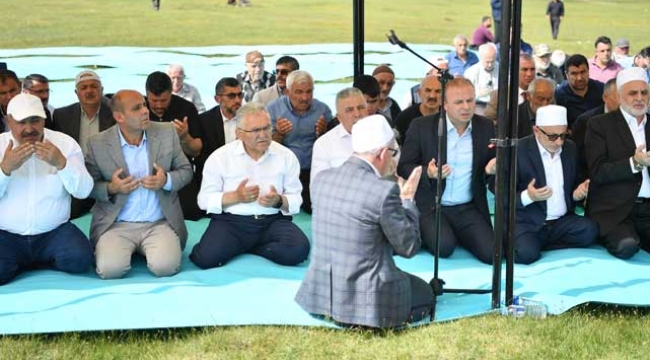Başkan Büyükkılıç, Horsana Çayırı'nda Yağmur ve Şükür Duasına Katıldı