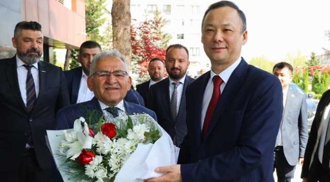 Kırgızistan Ankara Büyükelçisi Kazakbaev'den Başkan Büyükkılıç'a Ziyaret