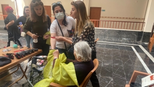 Talaslı Kursiyerlerden Huzurevi'ne 'Anneler Günü' Ziyareti